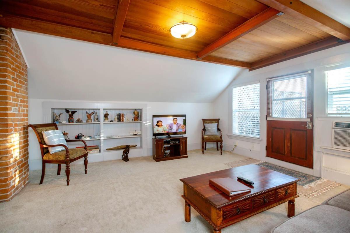 Alameda 3Br Unique Victorian Penthouse With Deck And Outdoor Furniture, Ac, 3 Blocks To Beach & Shopping Center & 2 Free Parking Spaces Dış mekan fotoğraf