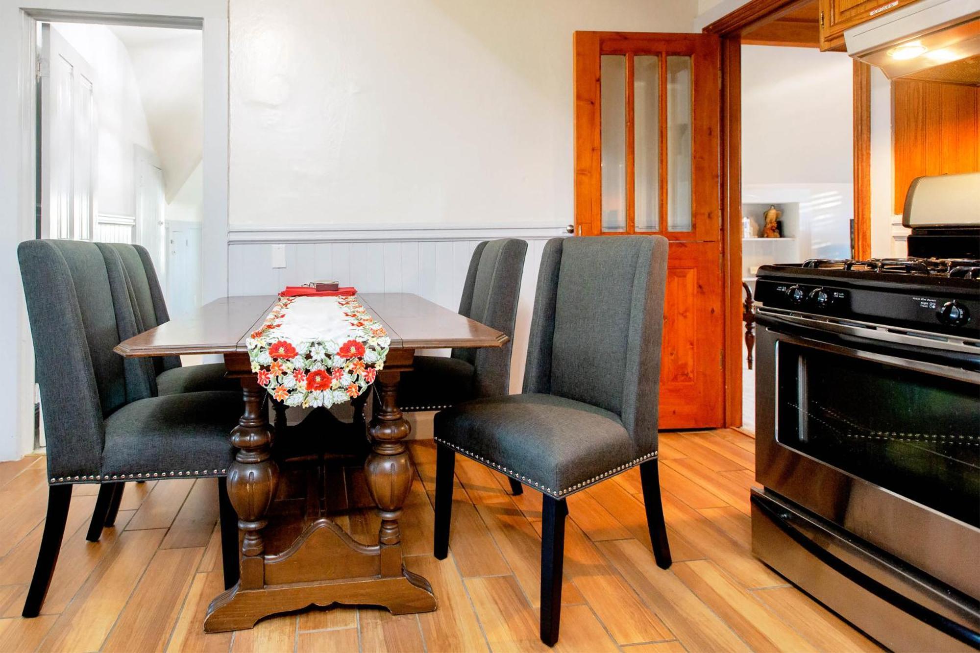Alameda 3Br Unique Victorian Penthouse With Deck And Outdoor Furniture, Ac, 3 Blocks To Beach & Shopping Center & 2 Free Parking Spaces Dış mekan fotoğraf
